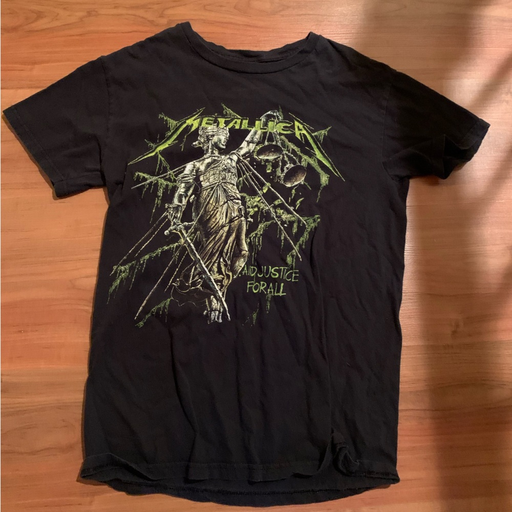 metallica SMALL men’s graphic shirt